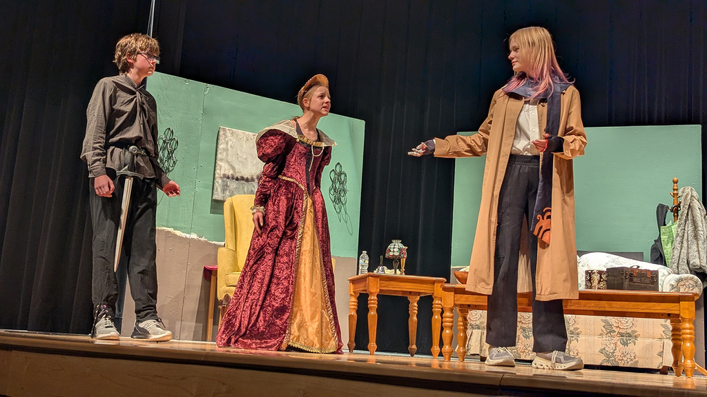 CDMS cast in "It's a Madhouse!"