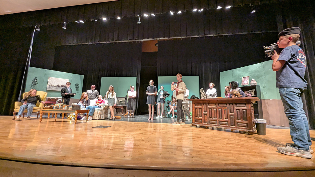 CDMS cast in "It's a Madhouse!"