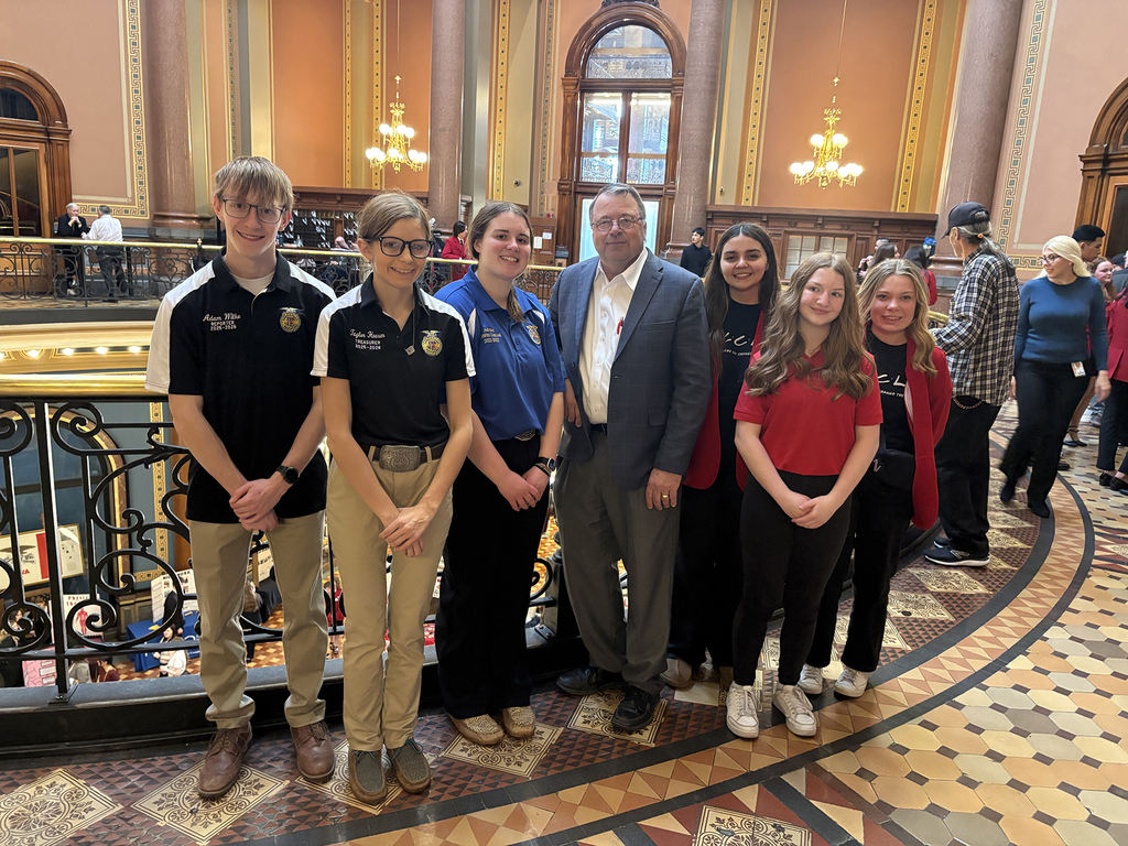 FFA and FCCLA students with Norlin Mommsen