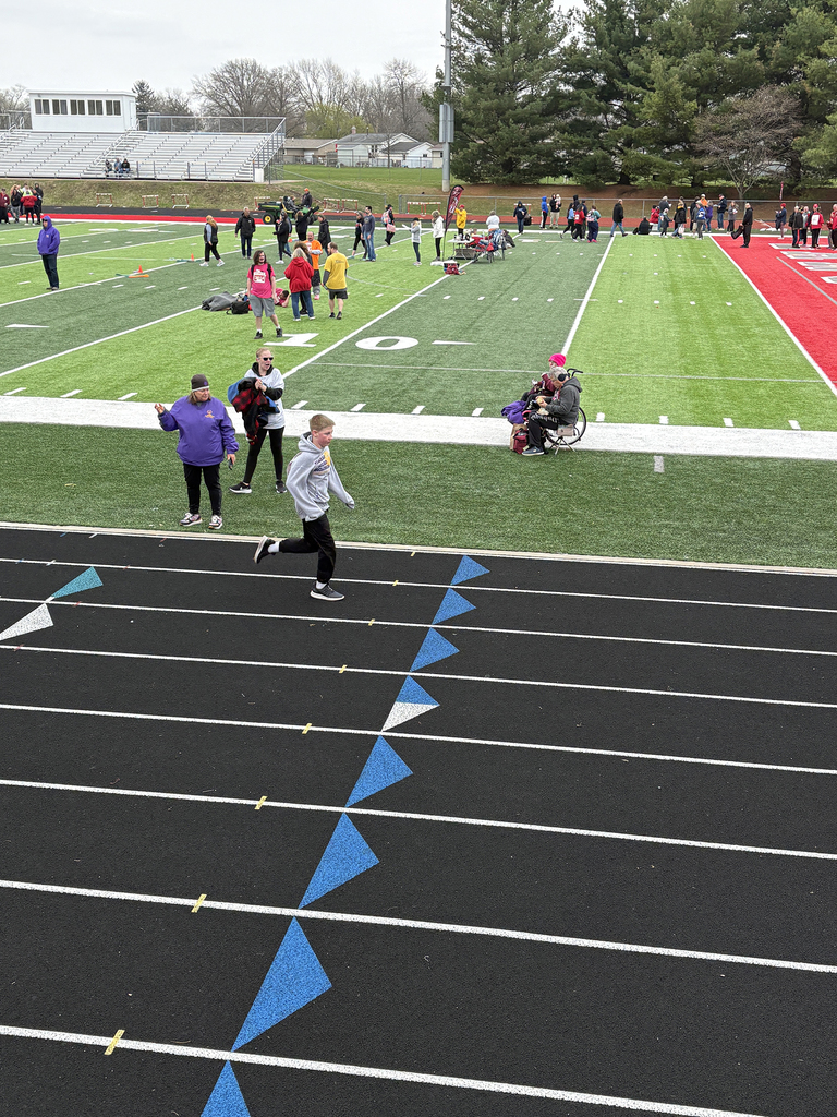 Gage Heston running 100m