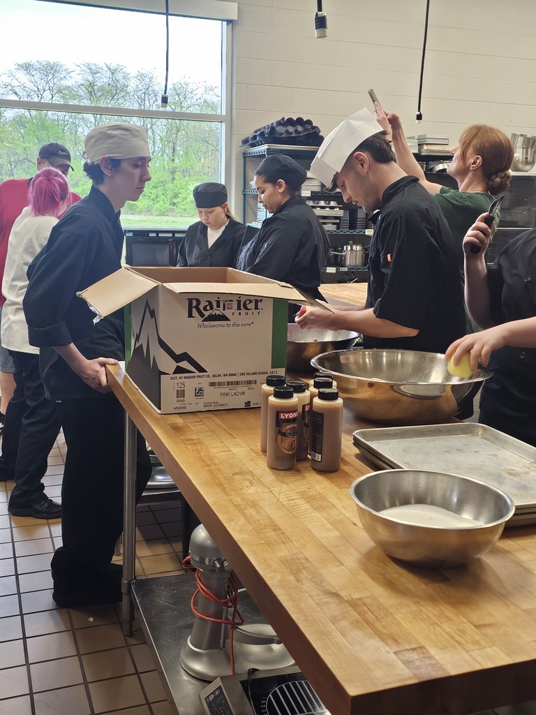 Culinary students learning about micro plating at SCC Culinary Showcase