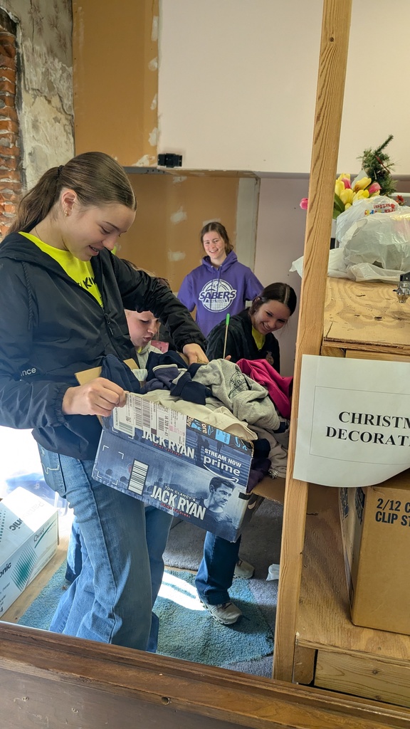 FFA students helping at DeWitt Bank & Trust