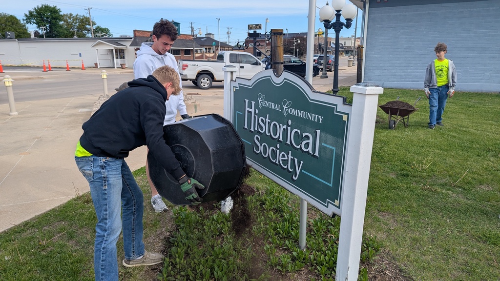 FFA students working on landscaping at Historical Society