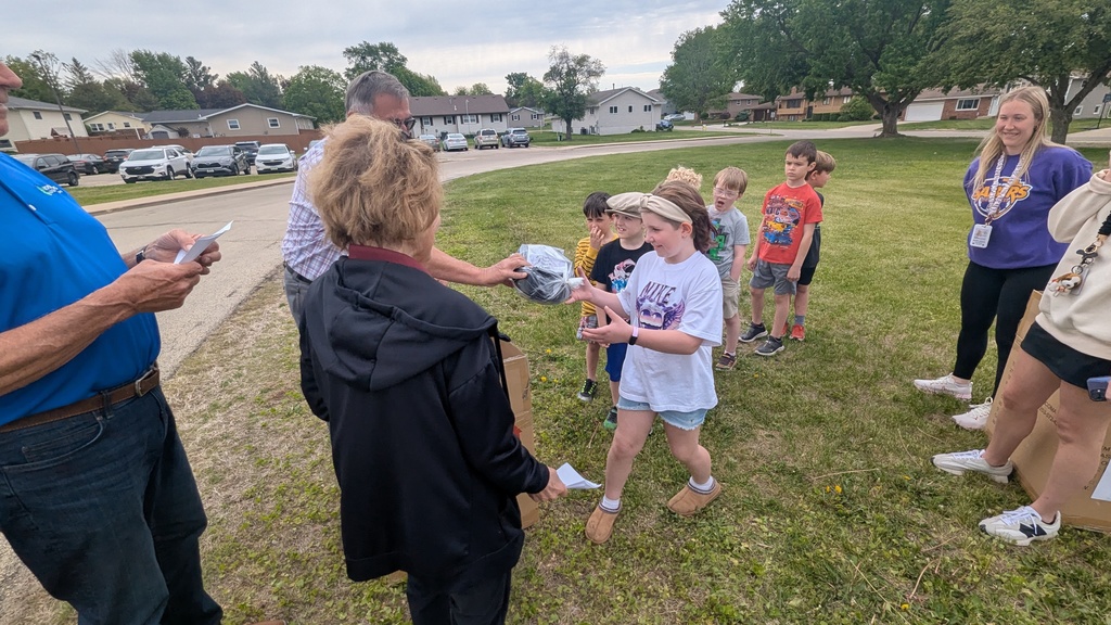 Second graders receiving their bike helmets from LincolnWay Community Foundation and Crossroads Health Foundation volunteers