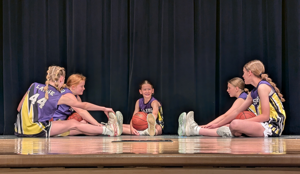 5th grade students performing a basketball routine
