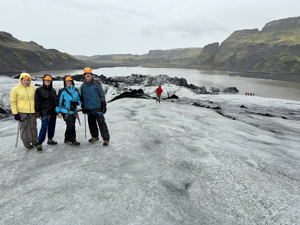 Sabers traveling in Iceland
