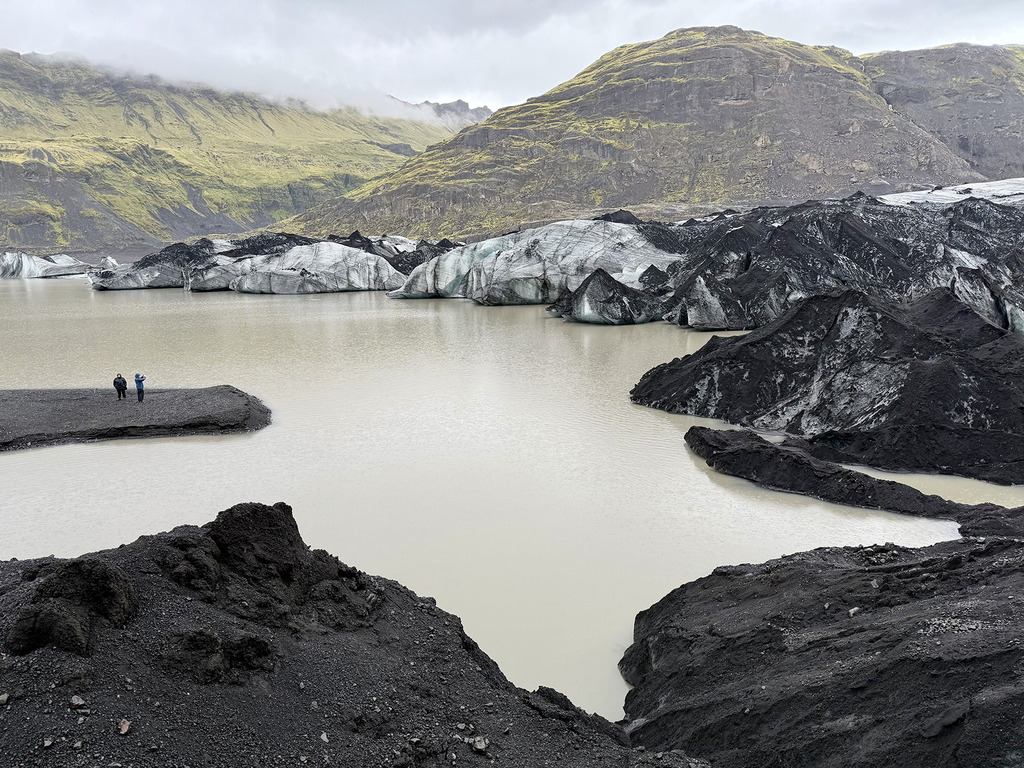 Sabers traveling in Iceland