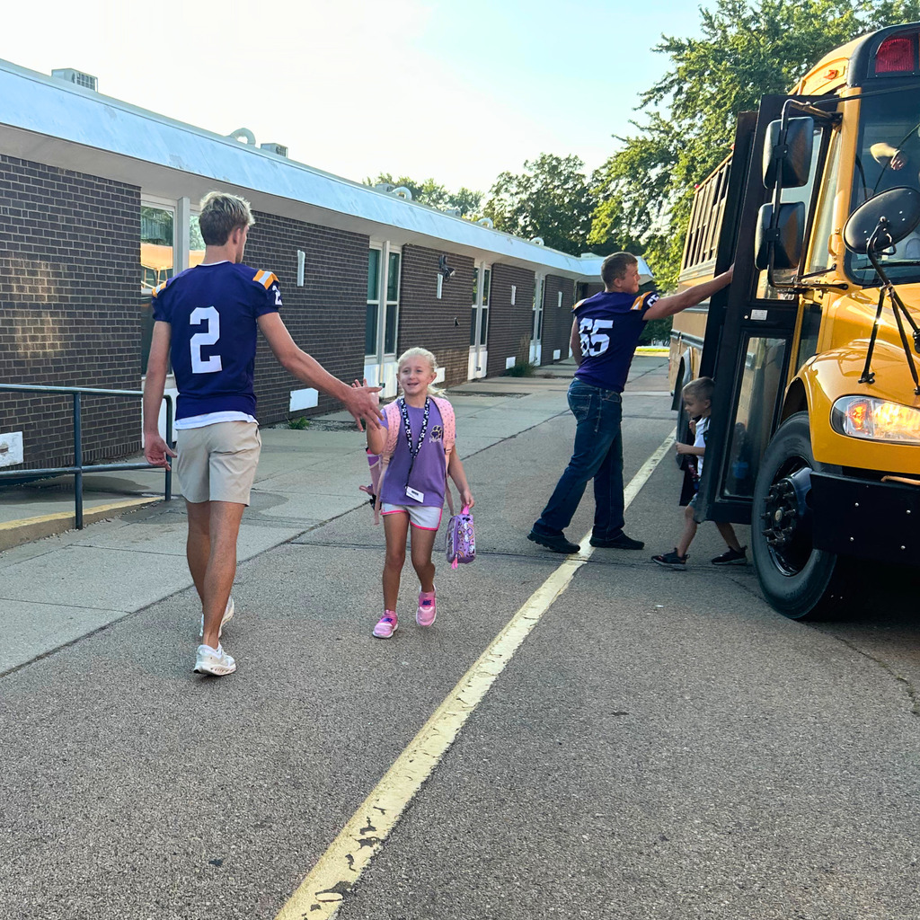 Saber Football players greeting Ekstrand students