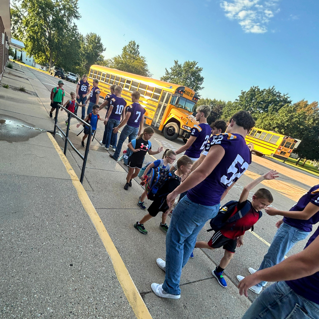 Saber Football players greeting Ekstrand students