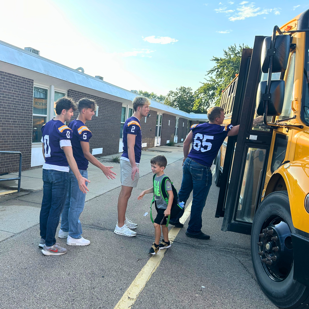 Saber Football players greeting Ekstrand students