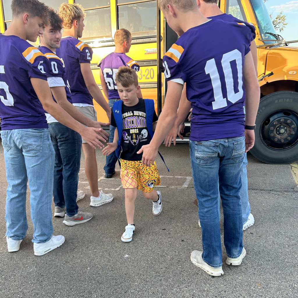 Saber Football players greeting Ekstrand students