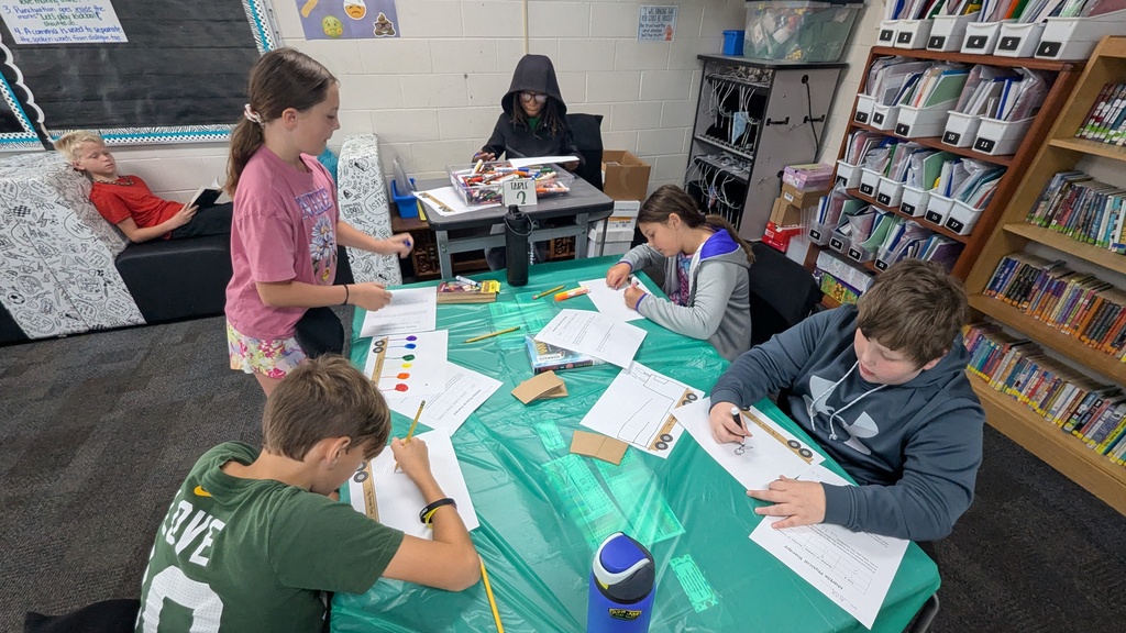 4th grade students designing their own parade float