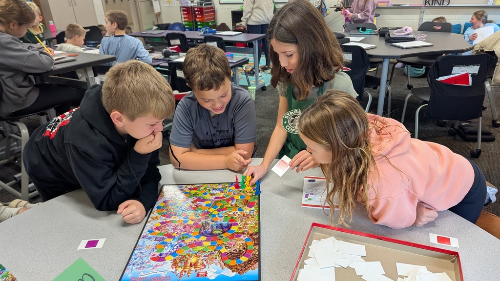 4th grade students playing Candyland