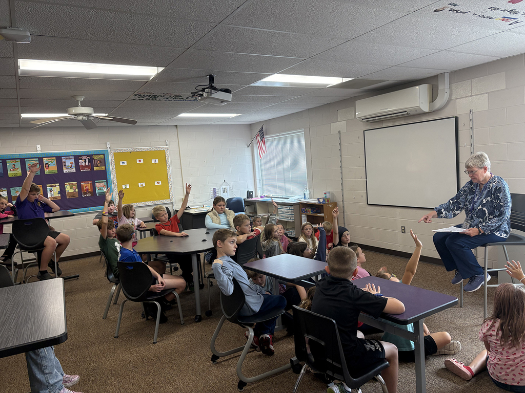 Mrs. Ellerhoff talking to students about her husband's experience having polio