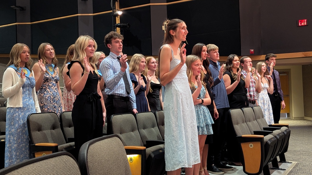 NHS members reciting the NHS pledge