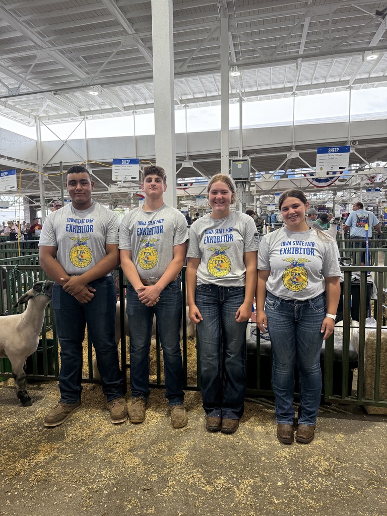Sheep Exhibitors. (L-R) Baylor Ferreira, Parker Ellis, Madison Hassman, Arabella McDowell