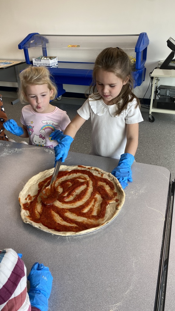 Pre-K Makes a Pizza