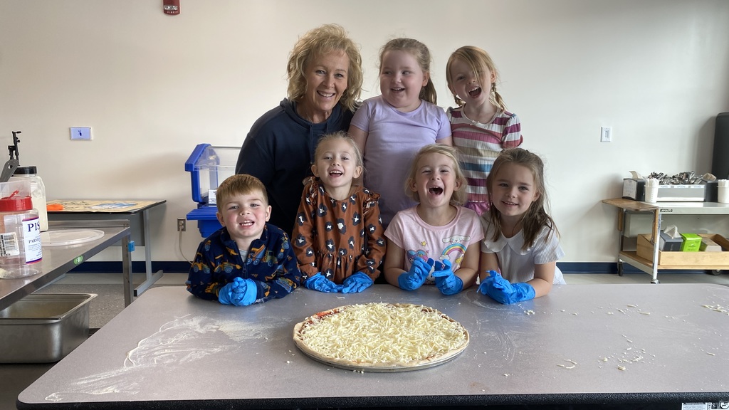 Pre-K Makes a Pizza