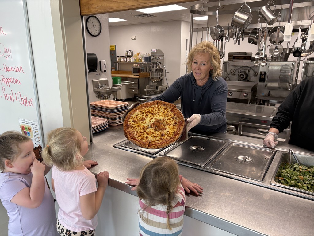 Pre-K Makes a Pizza