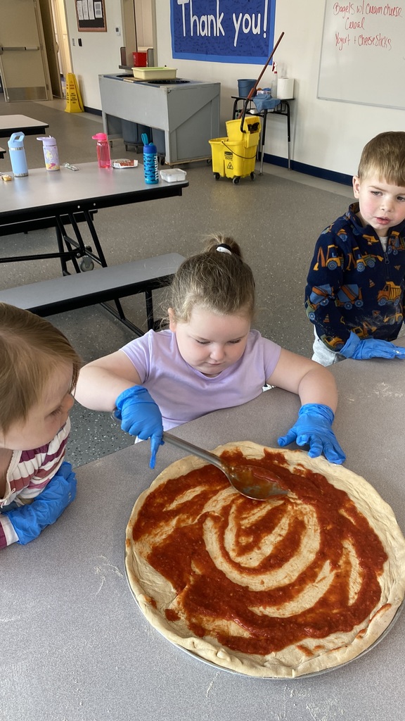 Pre-K Makes a Pizza