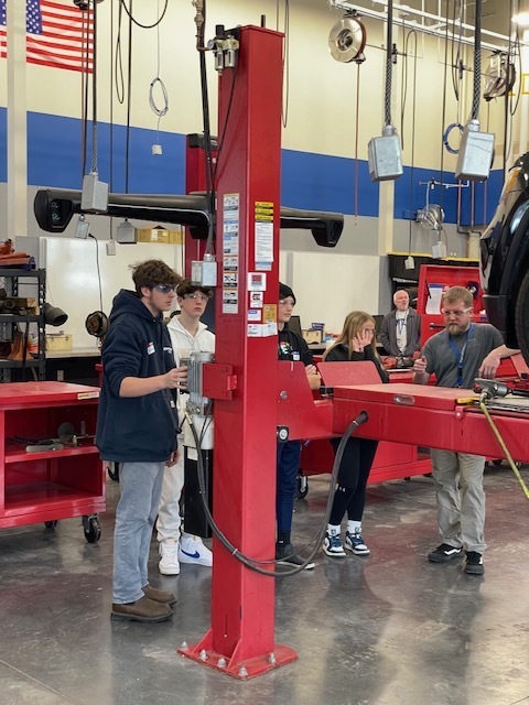 8th grade visits Bath Tech