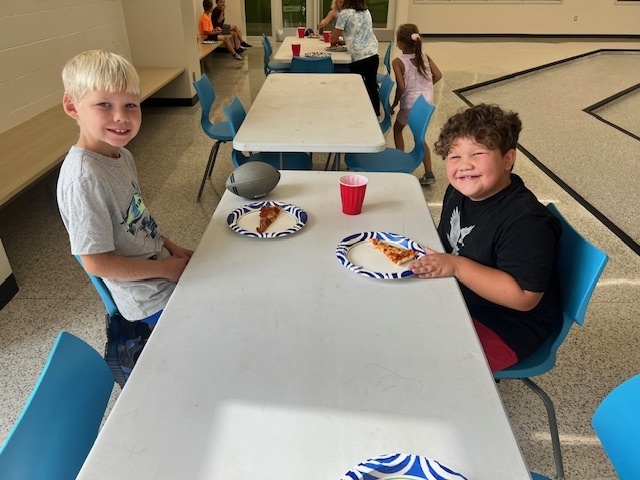 students eating at a pizza party