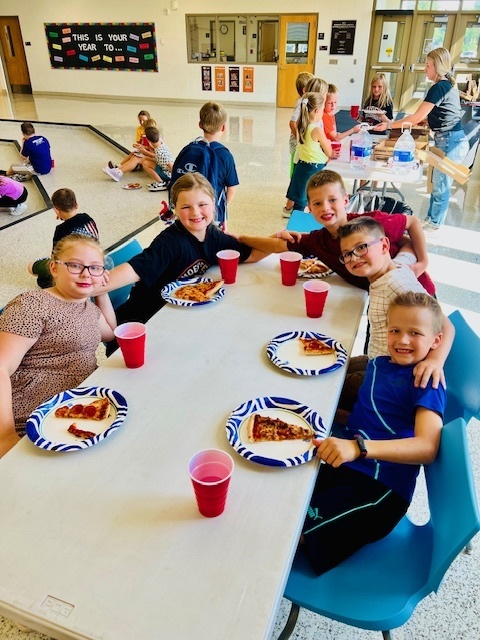 students eating at a pizza party