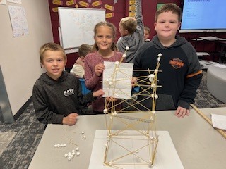 students creating towers with spaghetti and marshmallows