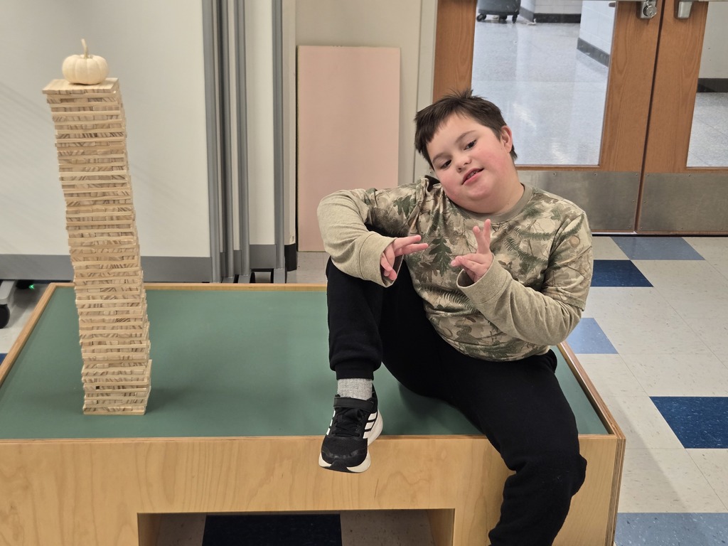 students sharing steam project creations