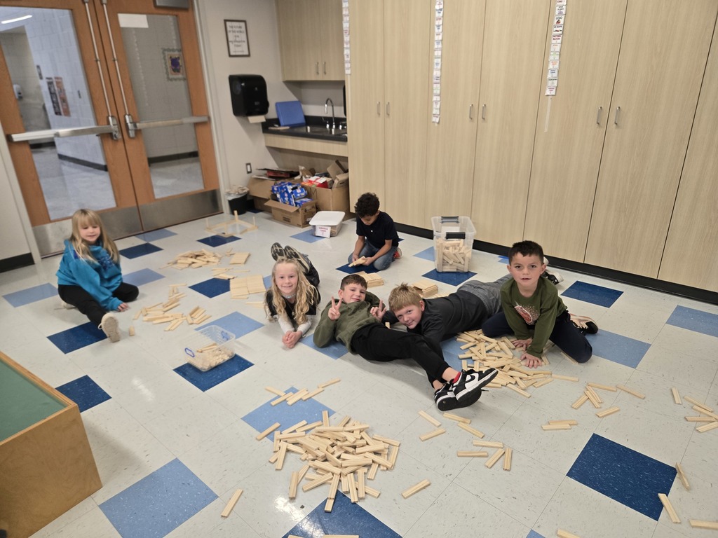 students sharing steam project creations