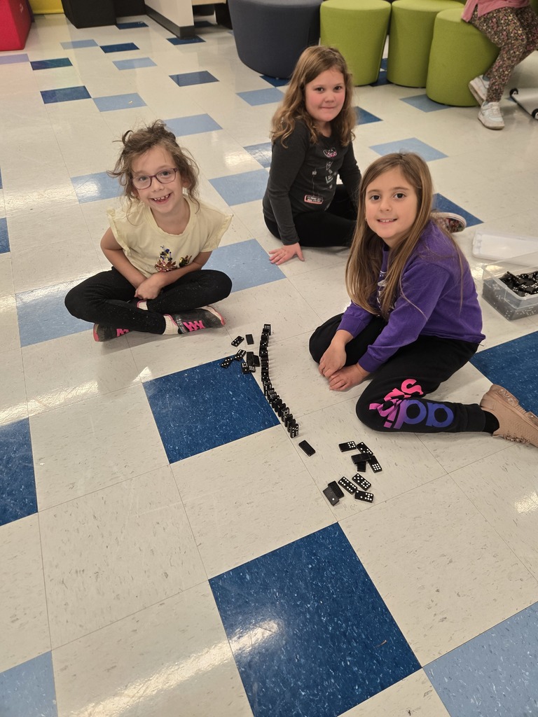 students sharing steam project creations