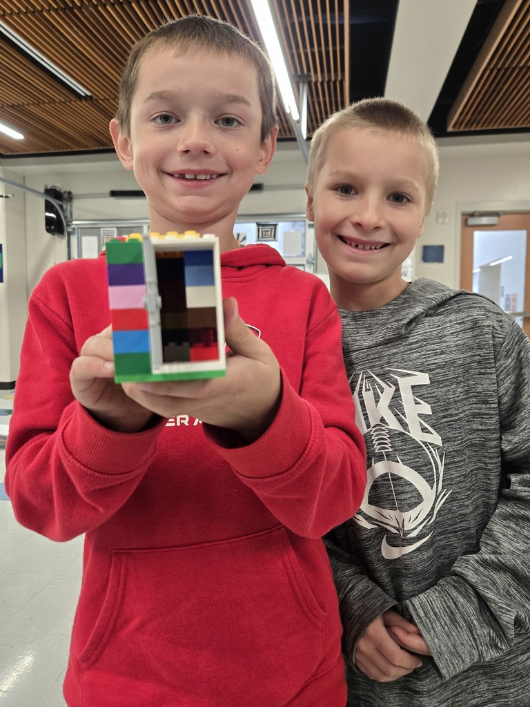 students sharing steam project creations