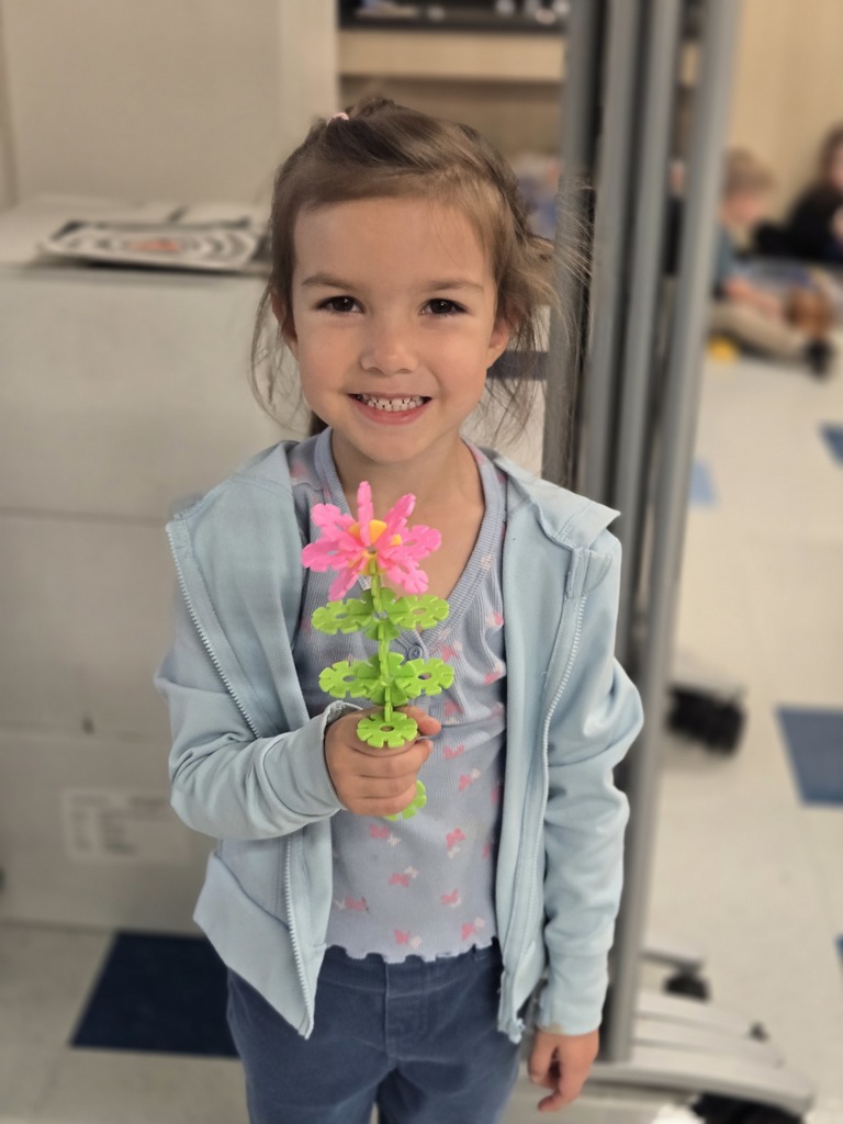 students sharing steam project creations