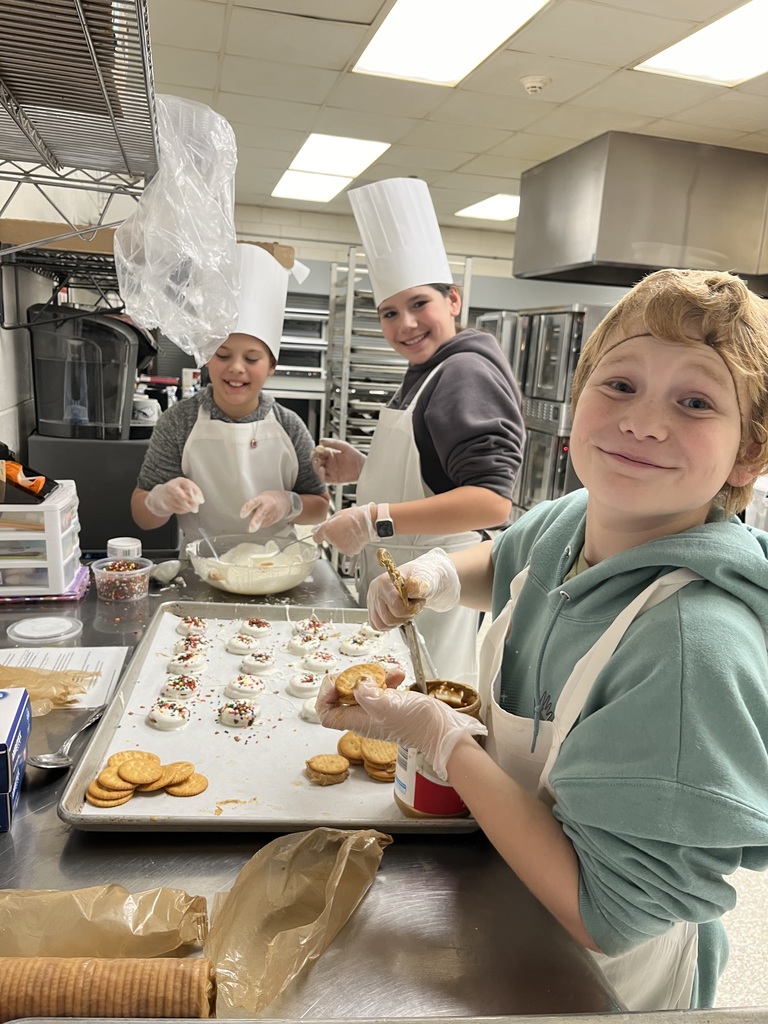 kids baking in aprons and chef hats