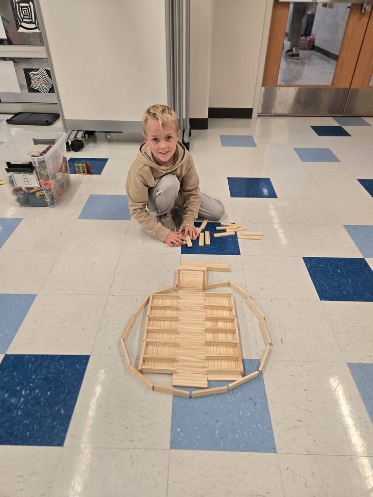 students sharing steam project creations