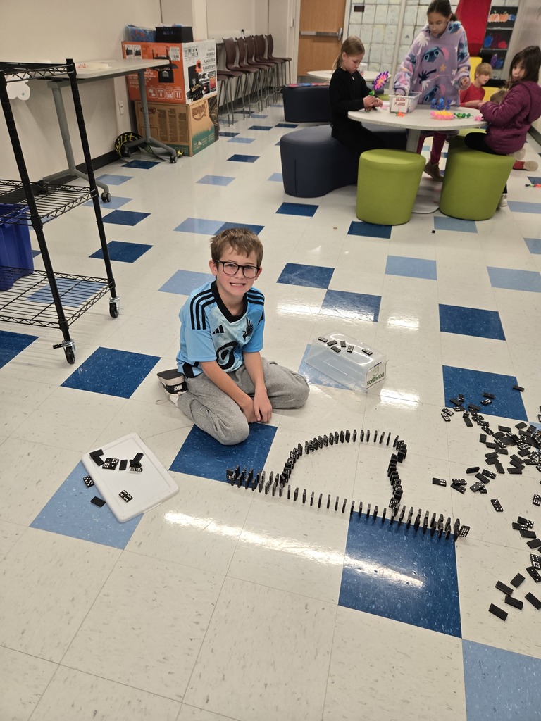 students sharing steam project creations