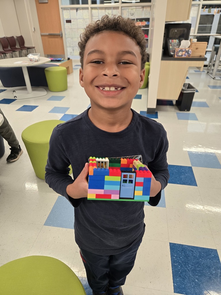 students sharing steam project creations