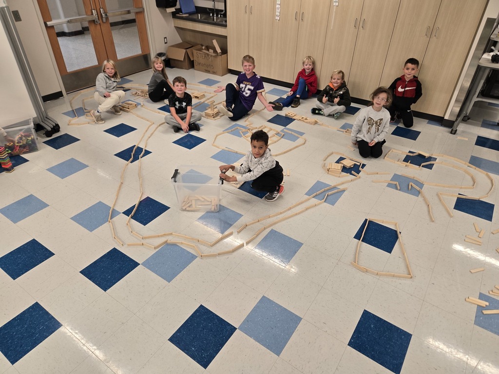 students sharing steam project creations