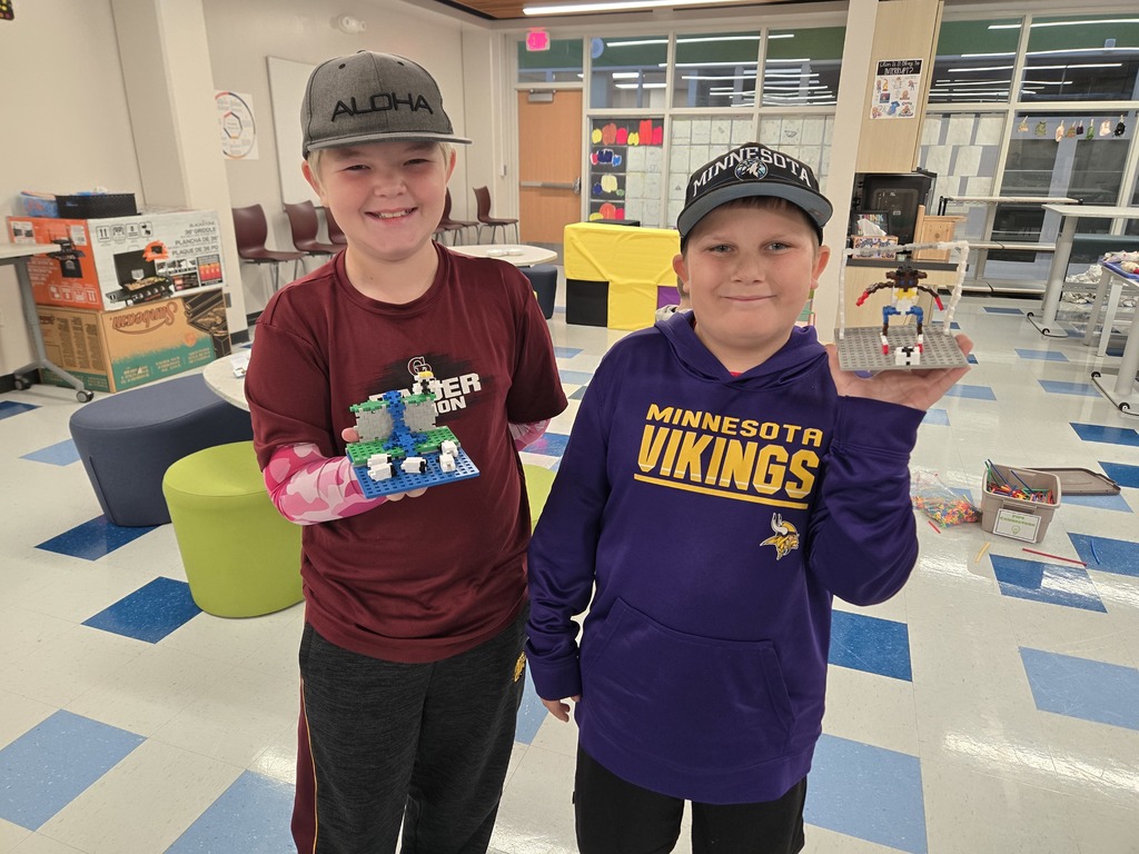 students sharing steam project creations