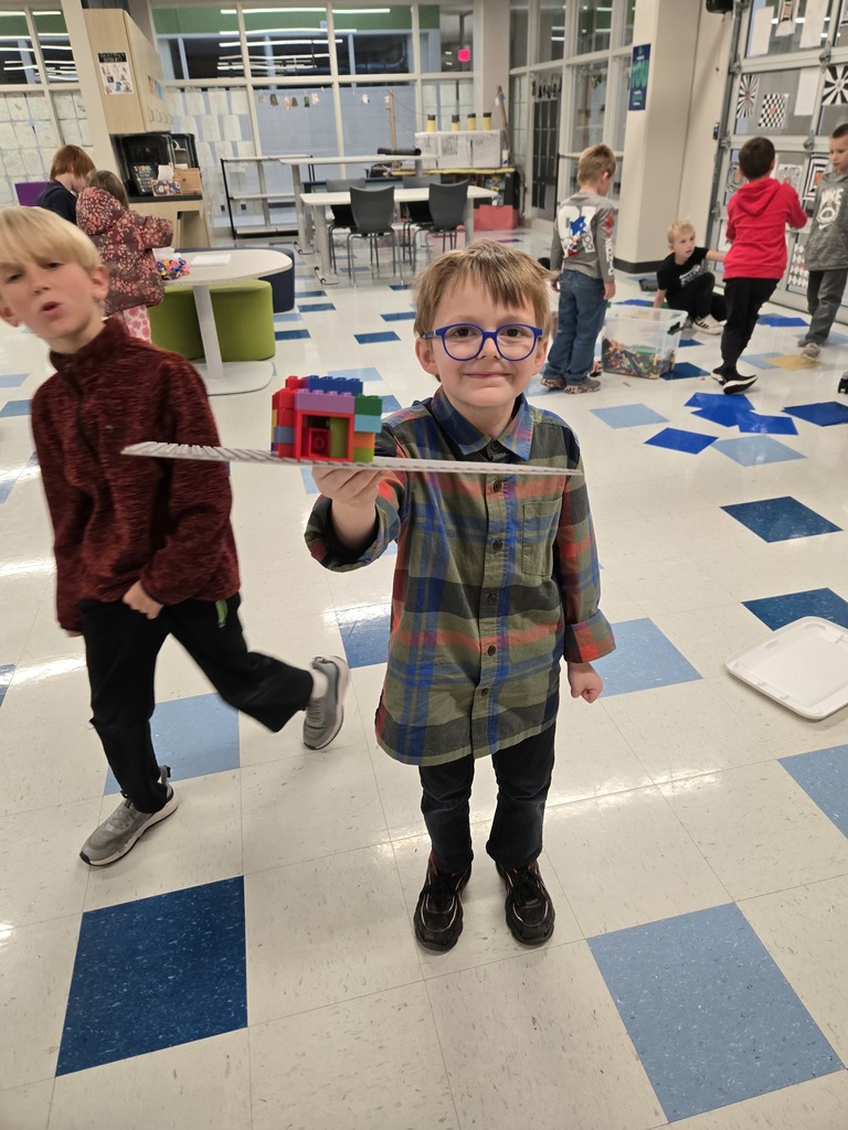 students sharing steam project creations