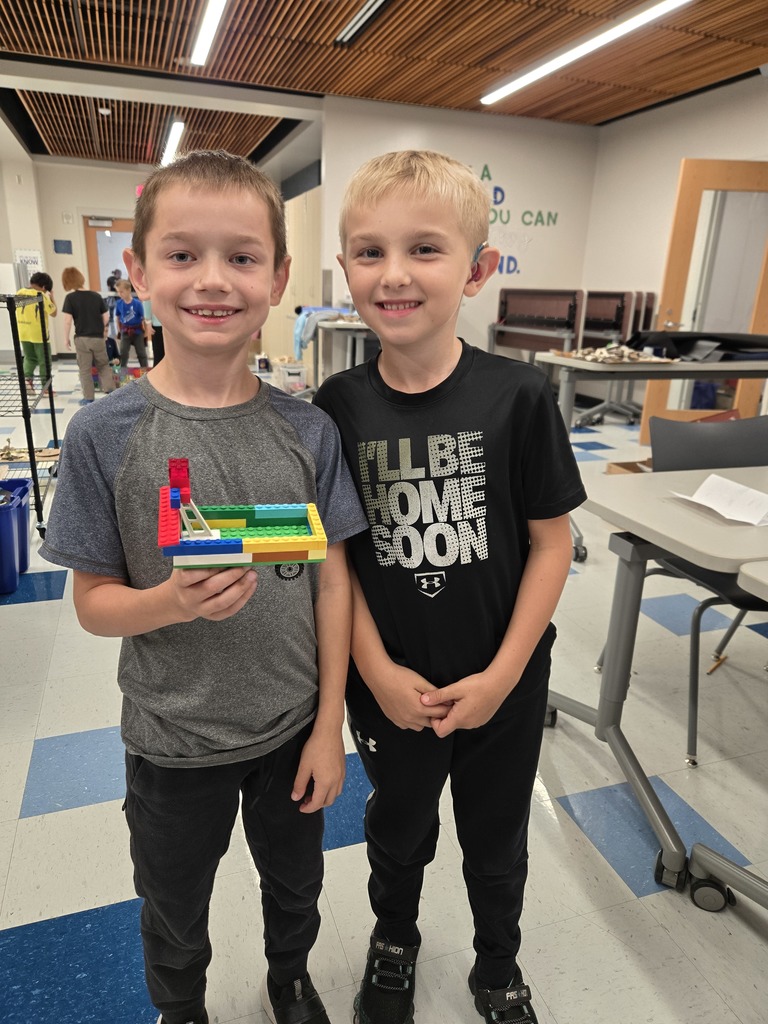 students sharing steam project creations