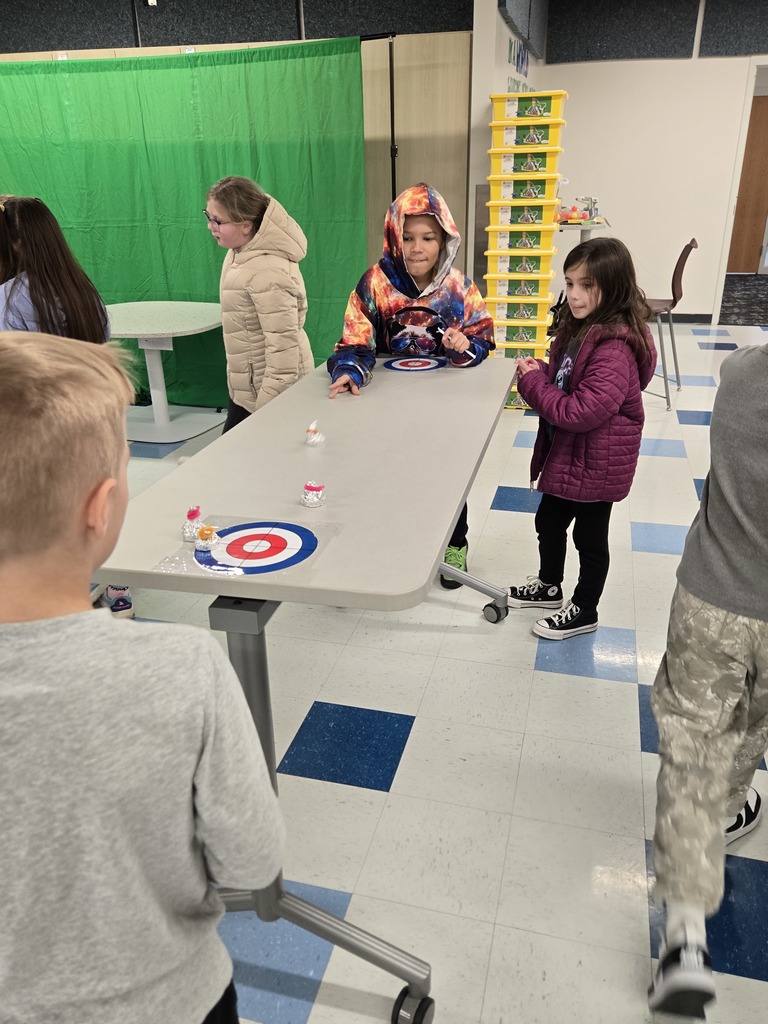 students learning about curling in steam class
