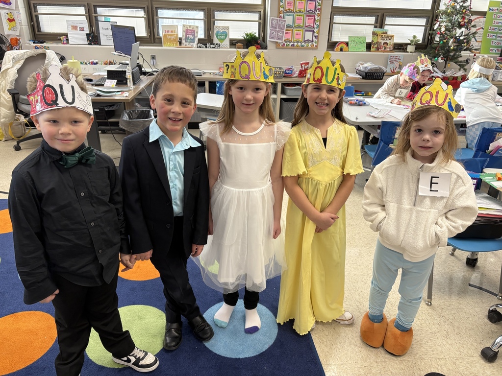 kindergarteners dressed up with QU crowns on