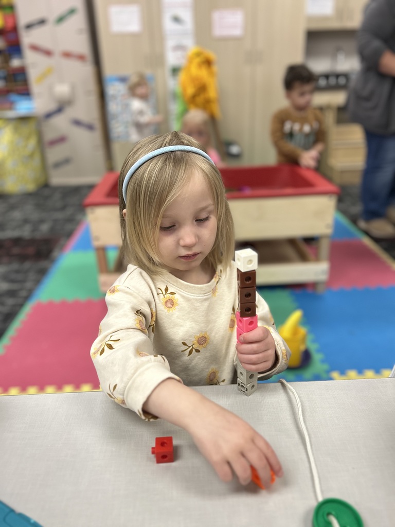 preschooler building blocks