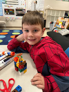 kindergartener building blocks