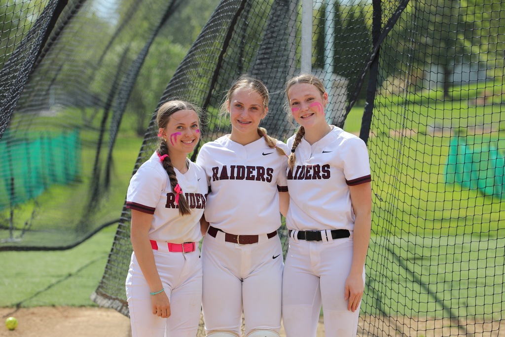 girls softball players