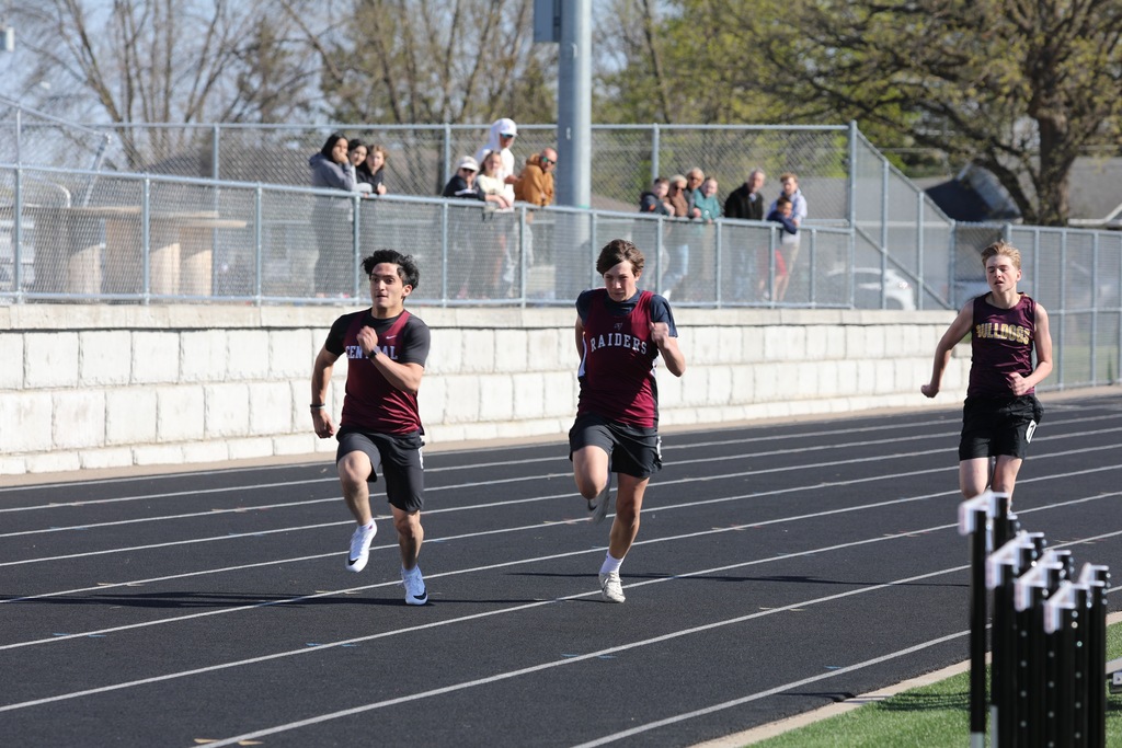 boys track race