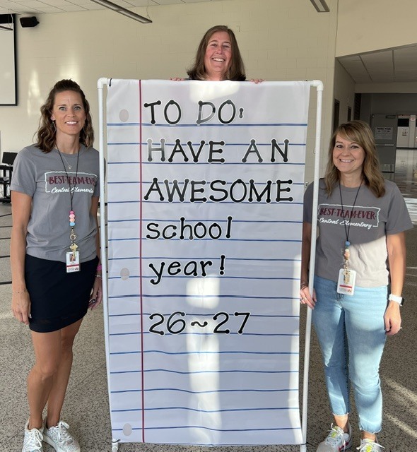 kindergarten teachers with a sign: to do: have an awesome school year!
