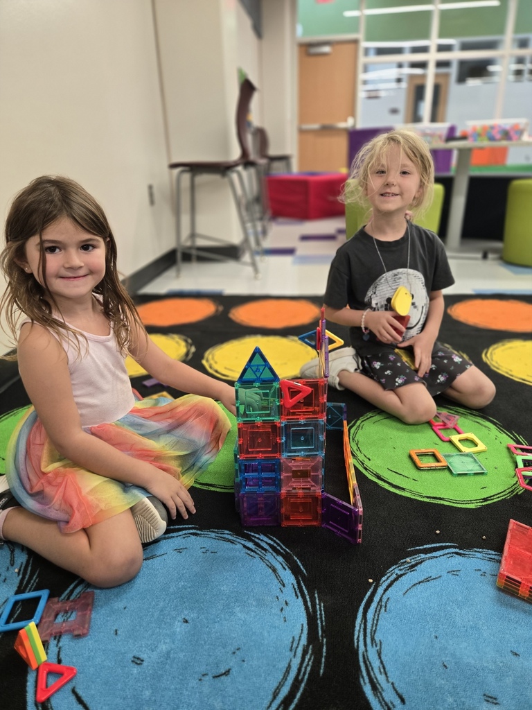 students building in the steam lab
