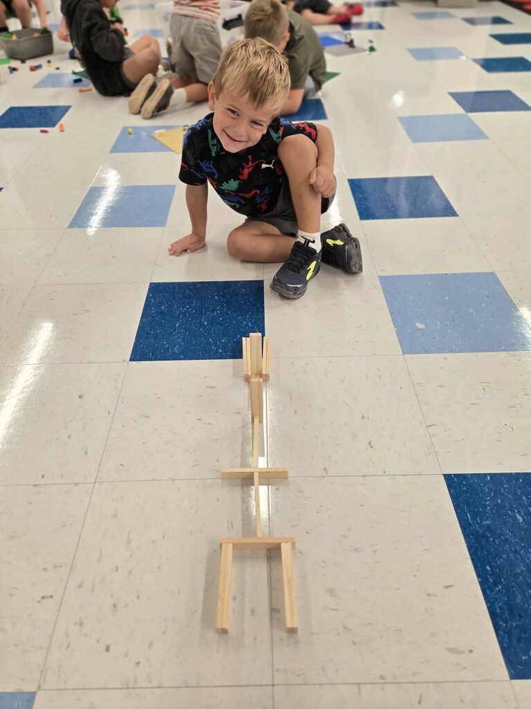 students building in the steam lab